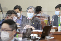 [포토] 답변하는 정은경 질병관리청장