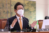 [포토] 답변하는 황희 문화체육관광부 장관