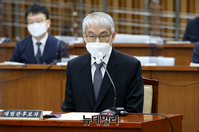 [포토] 답변하는 천대엽 대법관 후보자