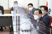 [포토] 마무리 기자간담회 갖는 주호영 원내대표