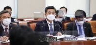 [포토] 답변하는 서욱 국방부 장관
