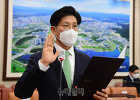 [포토] 선서하는 노형욱 국토교통부 장관 후보