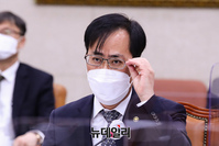 [포토] 답변하는 박준영 해양수산부 장관 후보자