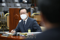 [포토] 답변하는 김부겸 국무총리 후보자