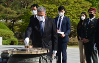 [포토] 방한한 이스라엘 경제부 장관, 현충탑 참배로 공식일정 시작