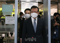 [포토] 법정 향하는 박삼구 전 회장