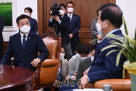 [포토] 박병석 의장 면담하는 윤호중 원내대표