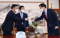 [포토] 국회의장실서 만난 윤호중·김기현