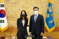 [포토] 文대통령 접견하는 에브릴 헤인스 미국 정보국장