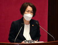 [포토] 국회 출석한 임혜숙 장관
