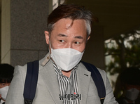 [포토] 국회 패스트트랙 충돌 사건 재판 출석하는 표창원 