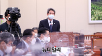 [포토] 현안보고 하는 이인영 통일부장관
