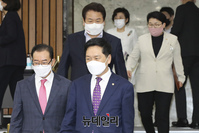 [포토] 입장하는 김기현 국민의힘 당대표 권한대행