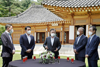 [포토] 4대 그룹 대표와 간담회 갖는 문재인 대통령