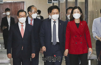 [포토] 입장하는 김기현 국민의힘 대표 권한대행