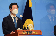 [포토] 정책 발표 기자회견 갖는 양승조 충남지사