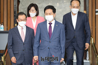 [포토] 입장하는 김기현 국민의힘 당대표 권한대행