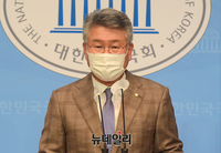 [포토] 김회재 민주당 의원 "불법토지 거래 의혹 억울하다"