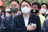 [포토] 남산예장공원서 국민의례하는 윤석열 전 총장