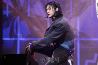 [포토] 위아이 유용하 '그윽한 미소에 빠져 봅시다'