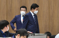 [포토] 입장하는 김진표 더불어민주당 부동산특위 위원장