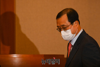 [포토] 임성근 전 부장판사 '탄핵사건' 첫 변론기일 출석