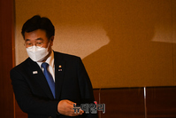 [포토] 윤호중 민주당 원내대표, 임성근 탄핵심판 청구인 출석