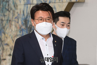 [포토] 울산시장 선거개입 사건, 법정 향하는 황운하 의원