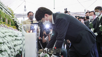 [포토] 광주 붕괴사고 희생자 합동분향소 찾은 이준석 대표