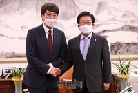 [포토] 박병석 국회의장 찾은 이준석 국민의힘 대표