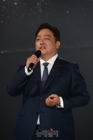 [포토] 예거 전시회 찾은 이일환 지사장