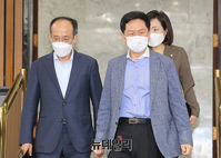 [포토] 원내대책회의 참석한 김기현 원내대표