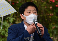 [포토] 탈북청년 강제북송 정의용 고발 기자회견 참석한 박상학