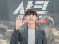 [포토] 배우 정원창 "영화 '샤크' 기대해주세요"