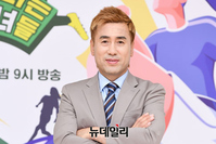 [포토] 꽁지머리 삼촌 김병지 "예능 골 터뜨리러 왔어요"