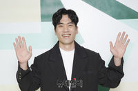 [포토] 배우 안창환, 첫방 시청 부르는 훈훈한 손인사