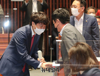 [포토] 의총 참석하는 이준석 국민의힘 대표