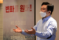 [포토] 팬클럽 발대식서 강연하는 원희룡 제주지사