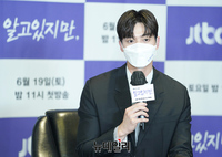 [포토] 송강 "웹툰 '알고있지만' 이제 드라마로 만나세요"