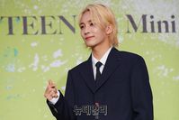 [포토] 세븐틴 정한, 팬에게 전하는 손하트