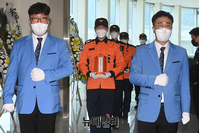 [포토] 엄숙한 분위기 속 진행되는 故 김동식 소방령 영결식