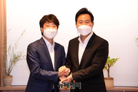 [포토] 손잡은 이준석-오세훈