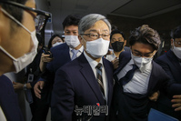 [포토] 기자들의 질문 받는 최재형 감사원장