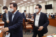 [포토] 행안위 떠나는 국민의힘 의원들