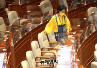 [포토] 멜방바지 입고 국회 출석한 류호정 의원