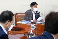 [포토] 발언하는 김영진 조세소위원장