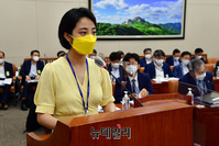 [포토] 법률 제안설명 하는 류호정 의원