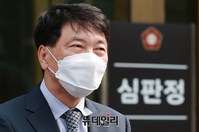 [포토] 헌재서 입장 밝히는 윤석열 측 변호인