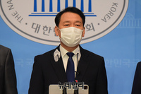 [포토] 기자회견 갖는 이광재 민주당 의원