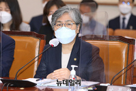 [포토] 답변하는 정은경 질병관리청장